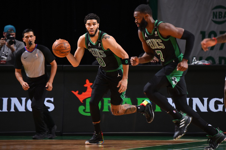 爱游戏-包含詹姆斯在法国队比赛中挺进下一轮，势不可挡引发热议！的词条